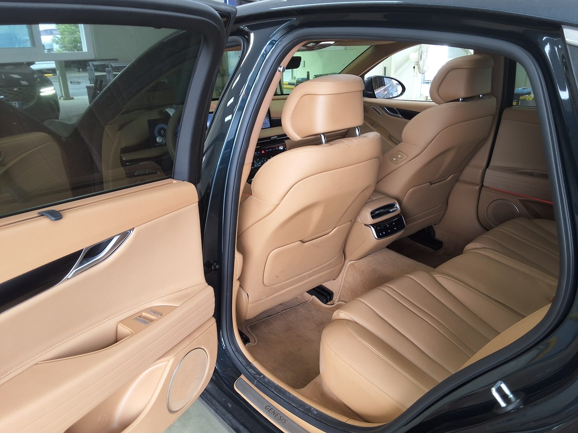 2025 - genesis g80