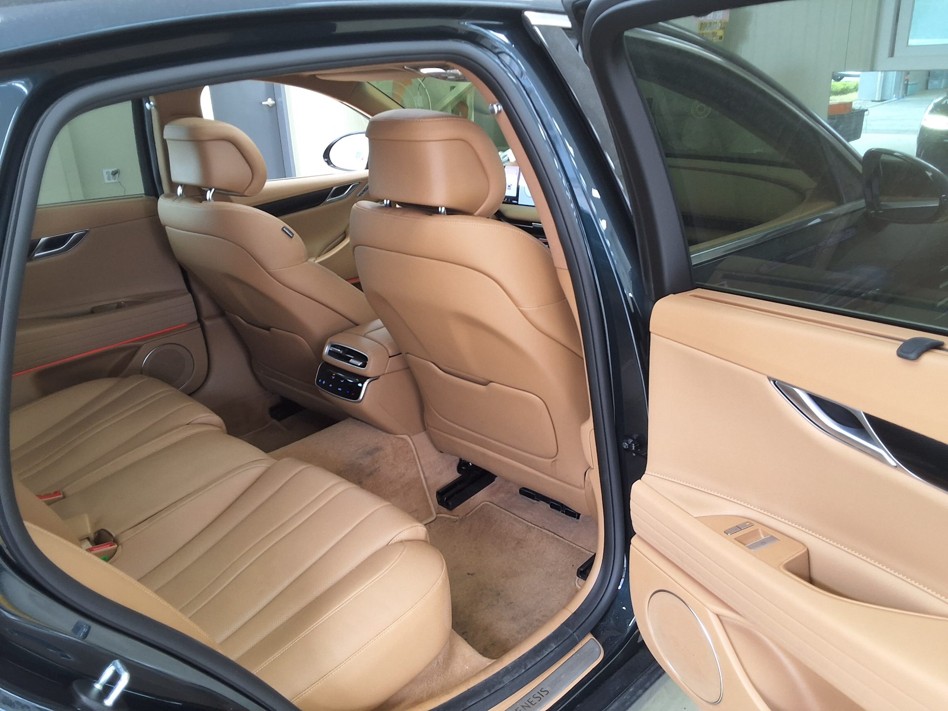 2025 - genesis g80