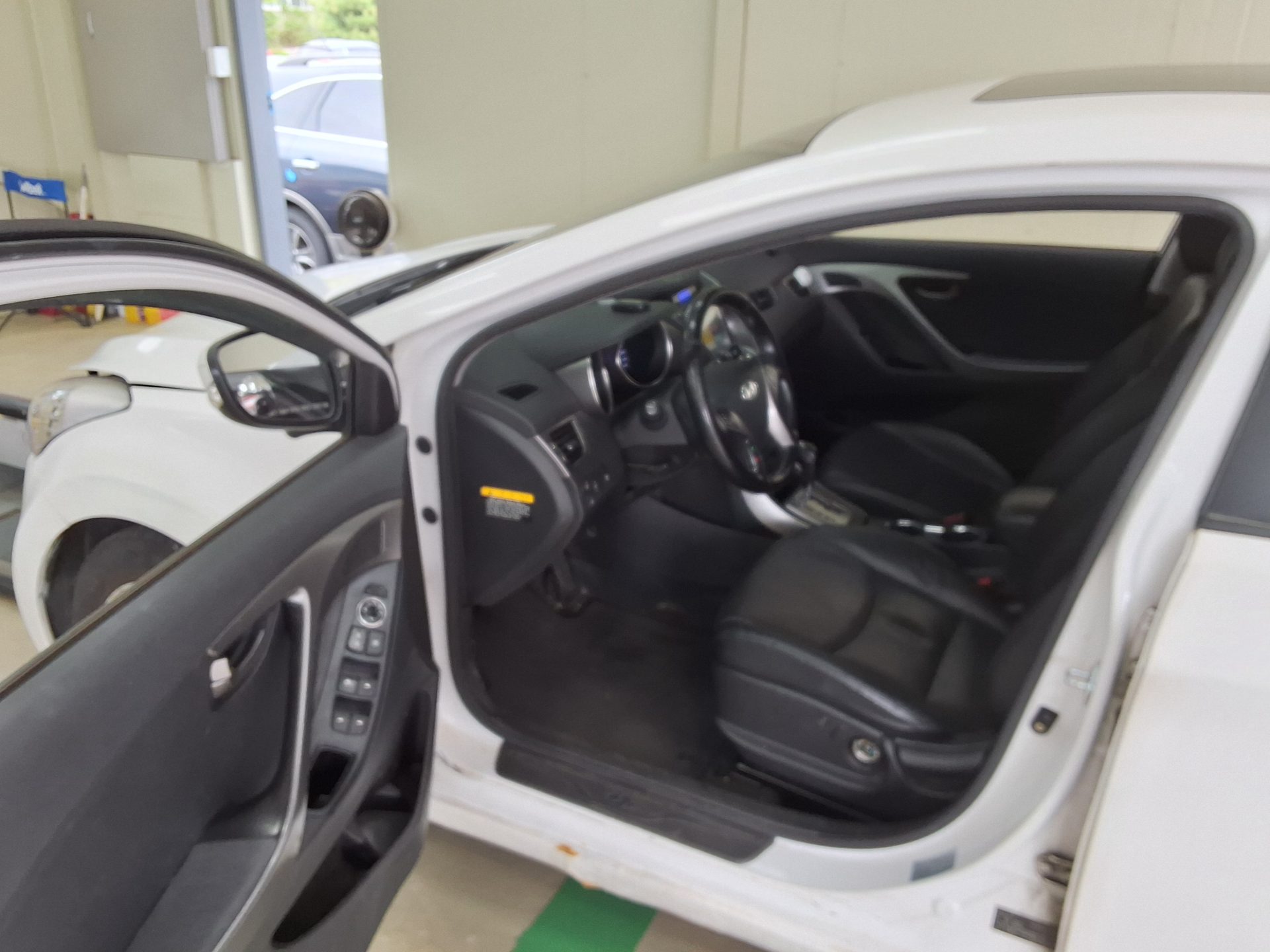 Hyundai Elantra 2014 - Image 9