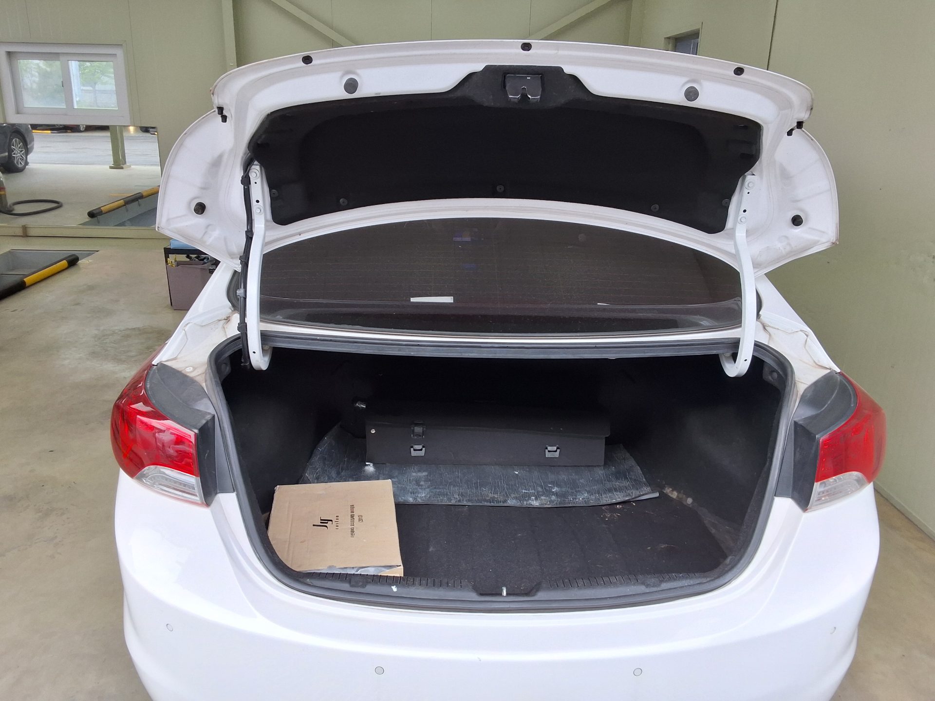 Hyundai Elantra 2014 - Image 14