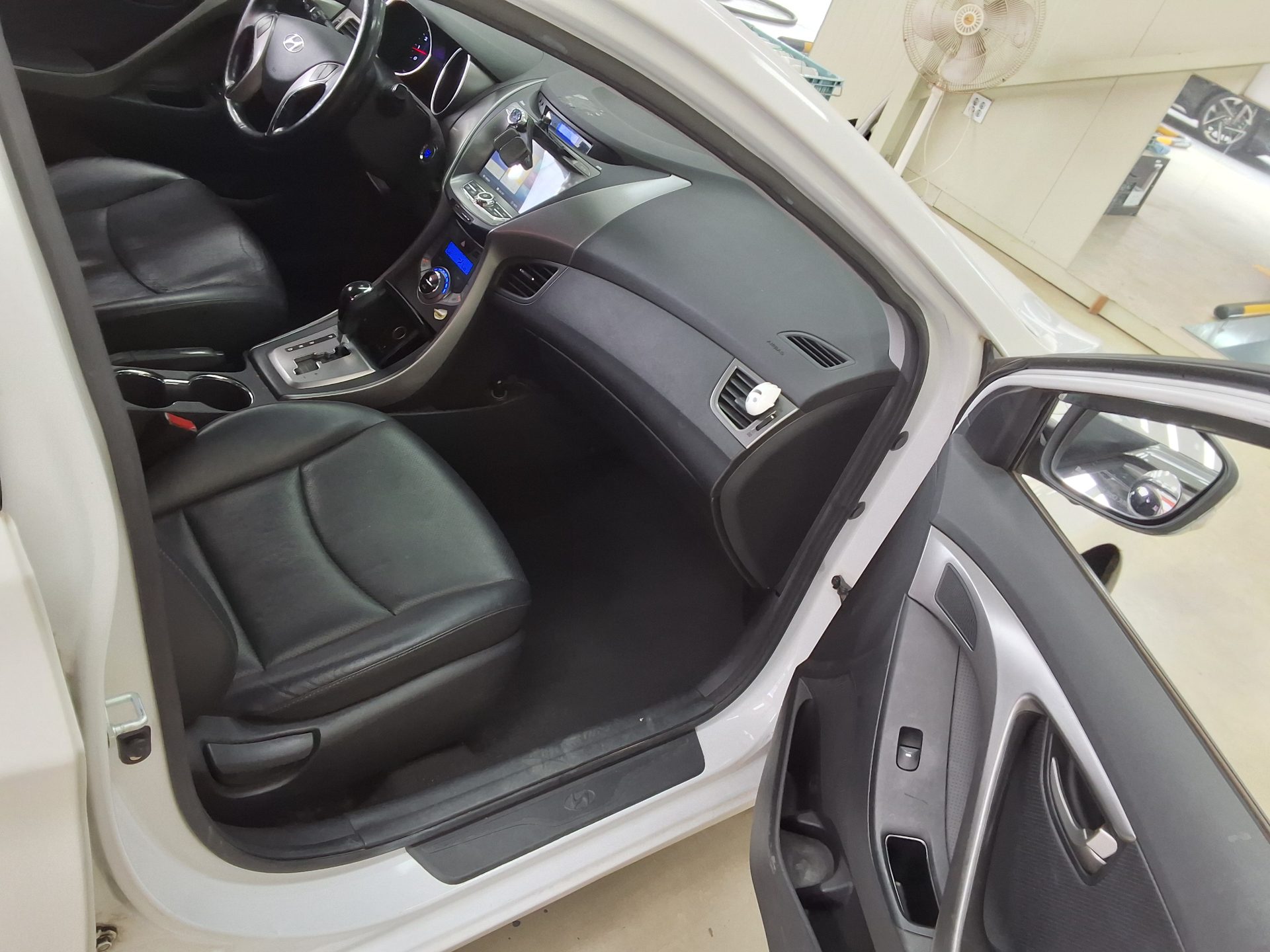 Hyundai Elantra 2014 - Image 13