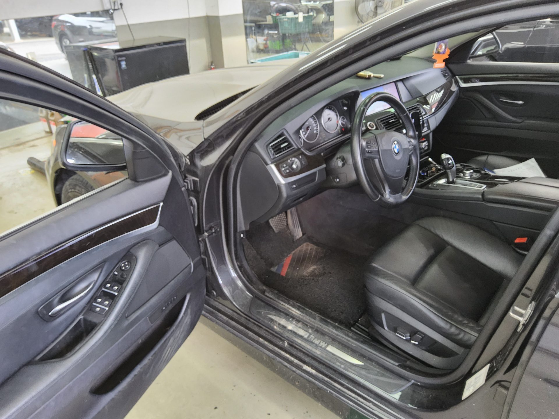 BMW 5 Series 2011 - Image 9