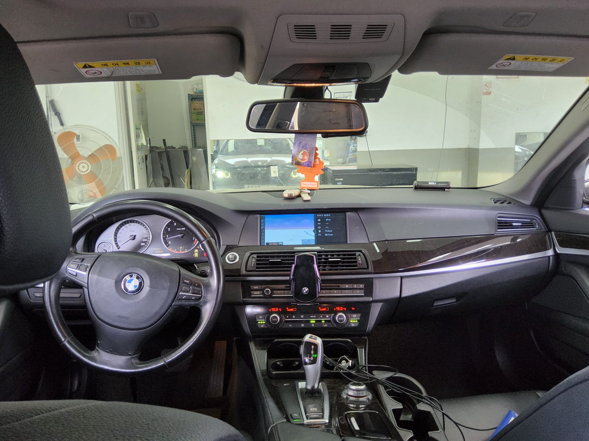 BMW 5 Series 2011 - Image 10