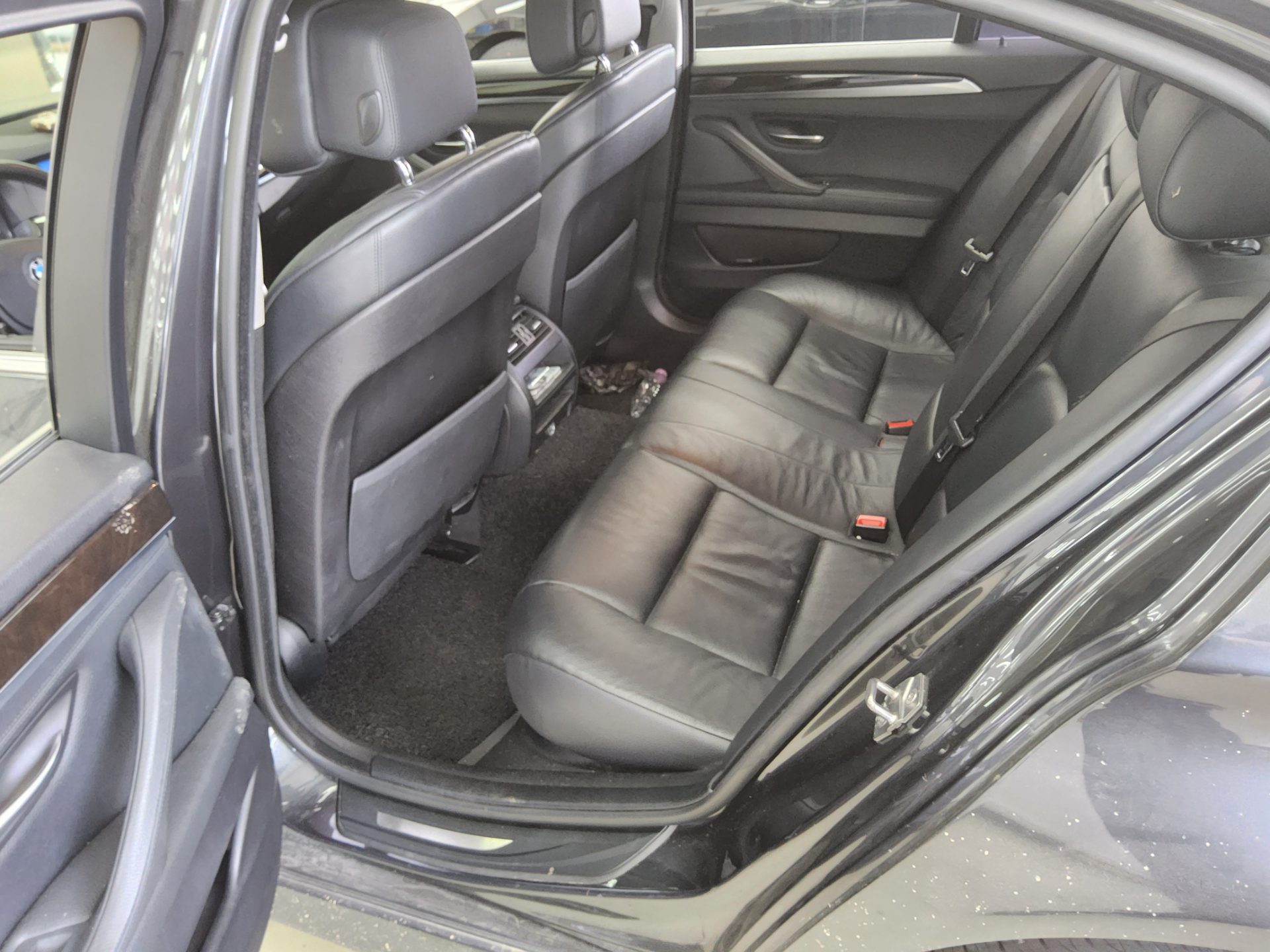 BMW 5 Series 2011 - Image 11