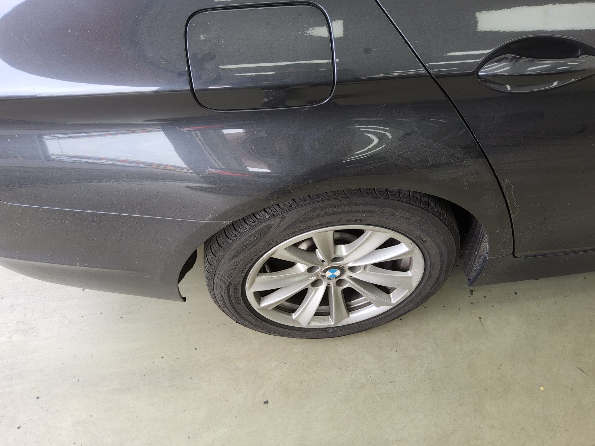 BMW 5 Series 2011 - Image 21