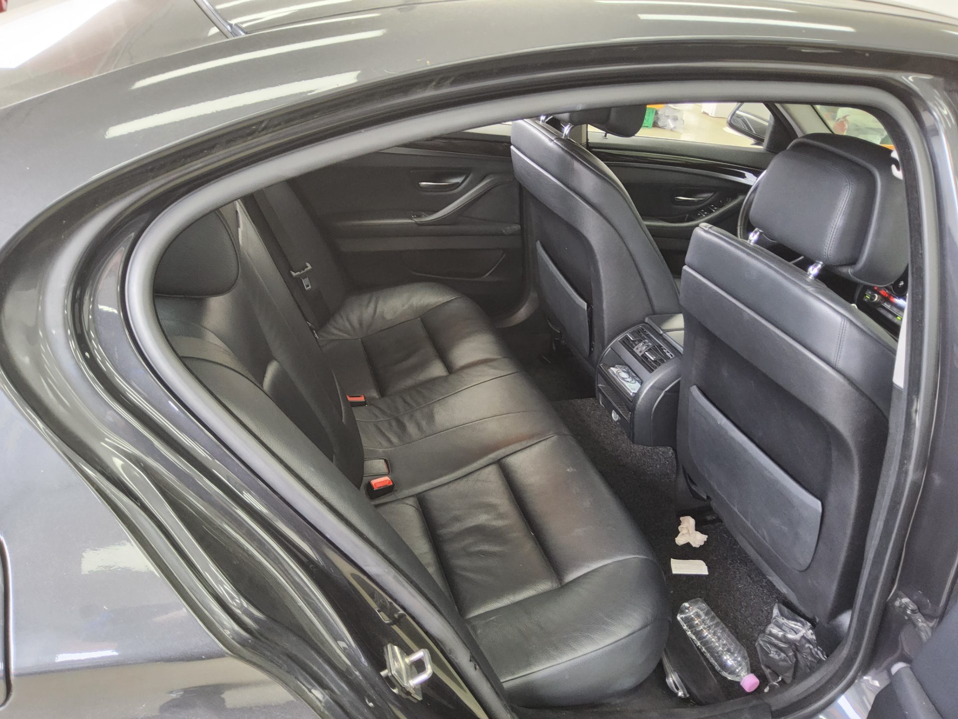 BMW 5 Series 2011 - Image 12