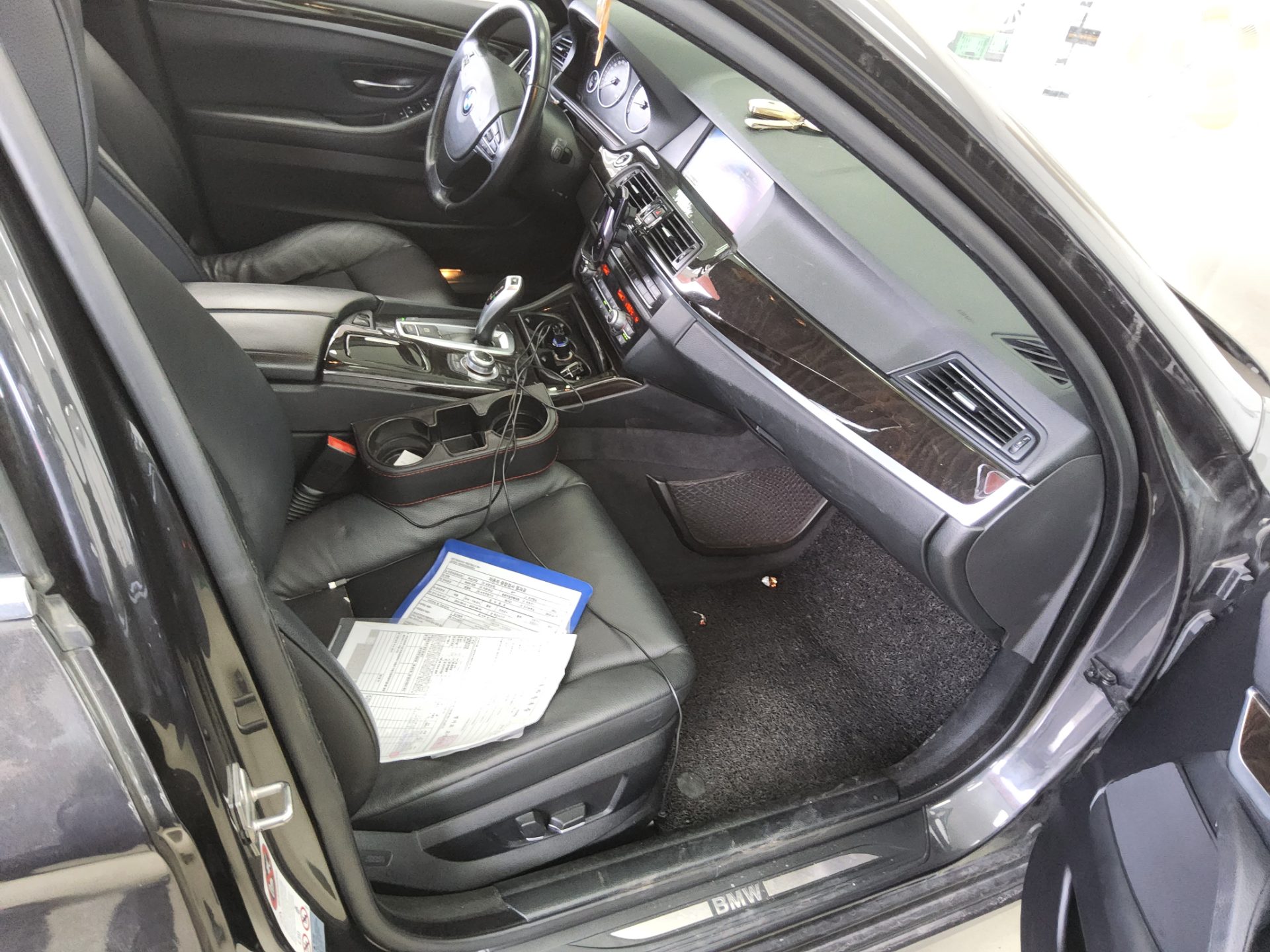 BMW 5 Series 2011 - Image 13