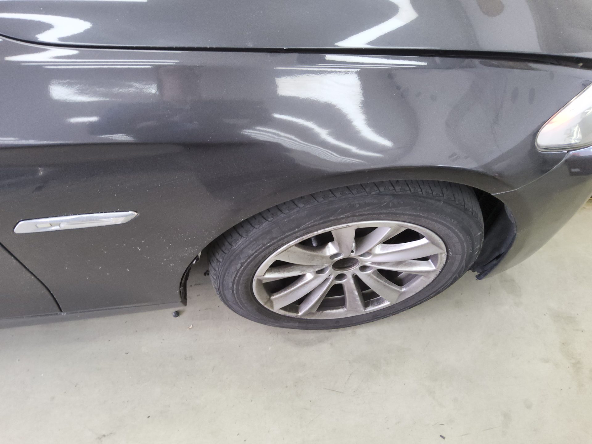 BMW 5 Series 2011 - Image 20