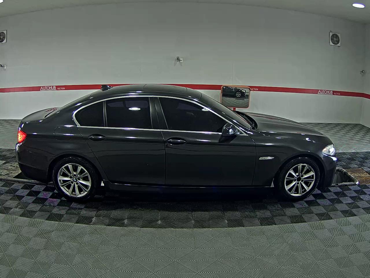 BMW 5 Series 2011 - Image 3