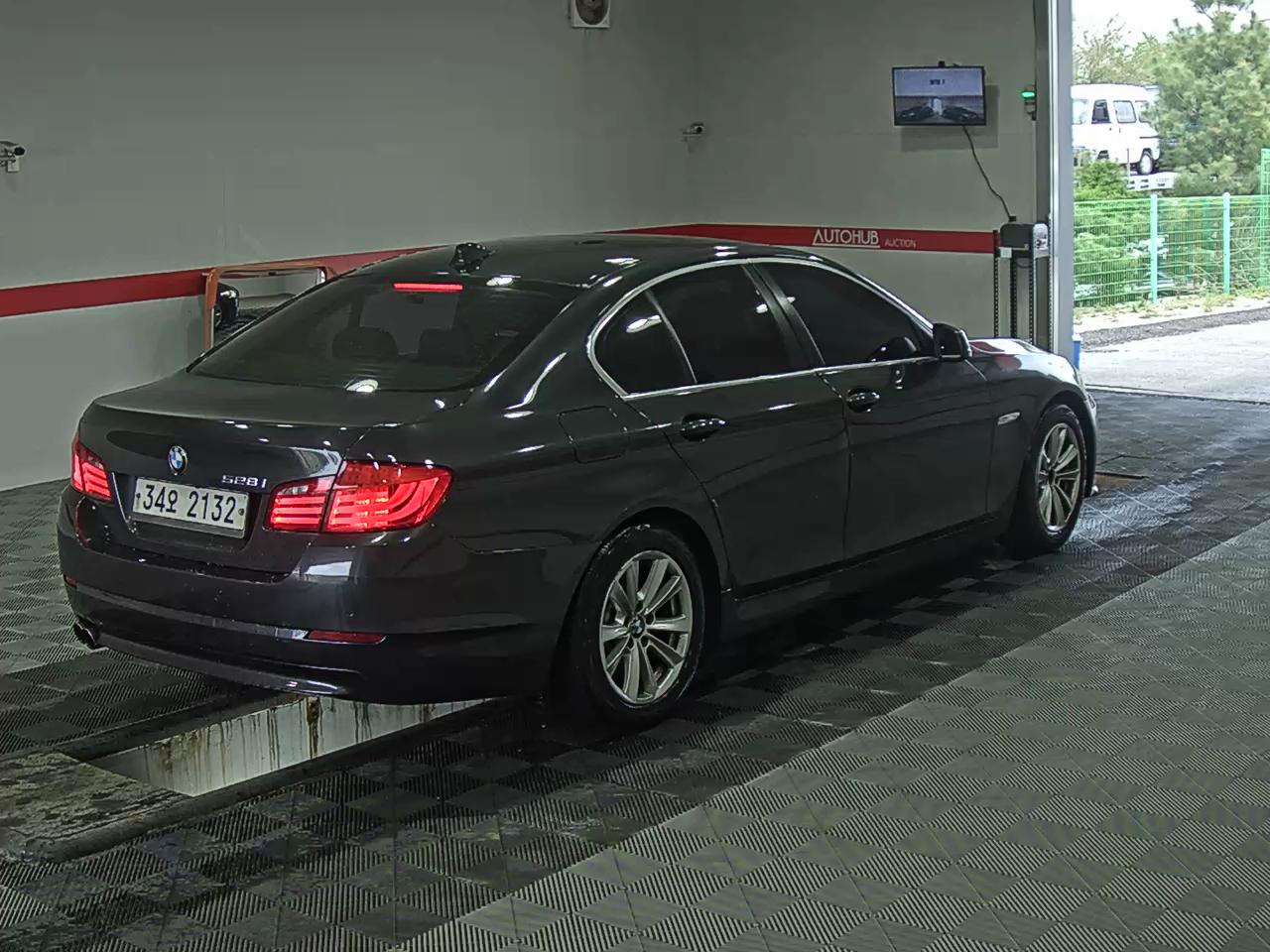 BMW 5 Series 2011 - Image 4
