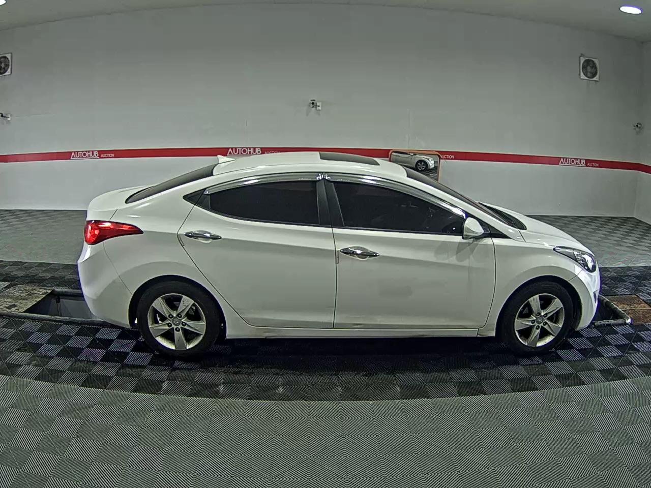 Hyundai Elantra 2014 - Image 3
