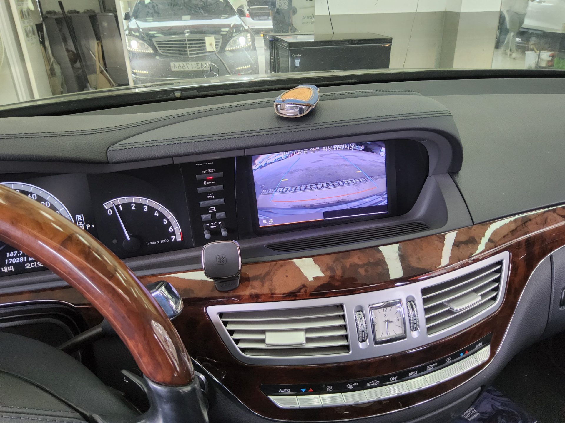 Mercedes-Benz S-Class 2011 - Image 16