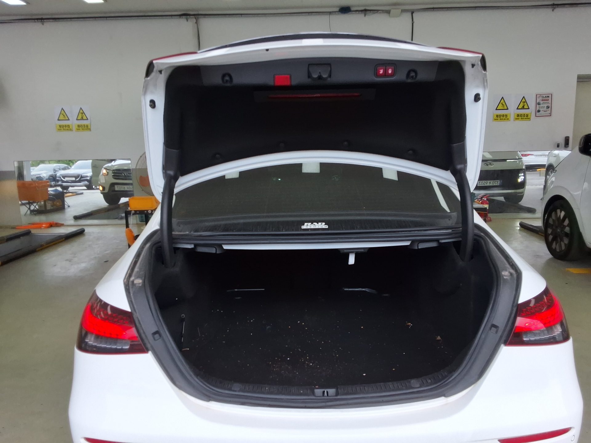 Mercedes-Benz E-Class 2021 - Image 14