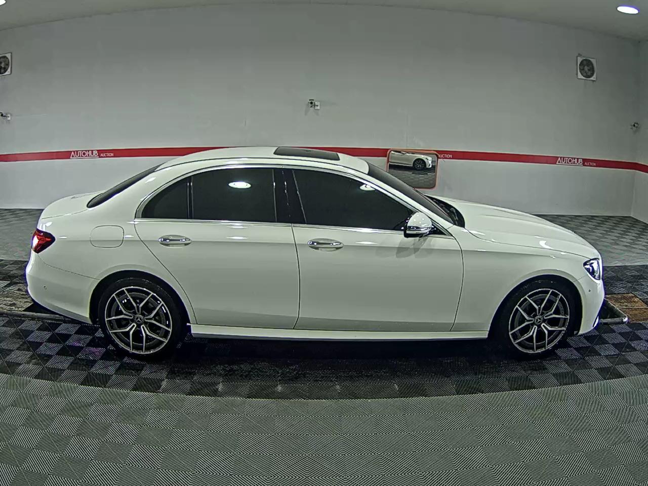 Mercedes-Benz E-Class 2021 - Image 3