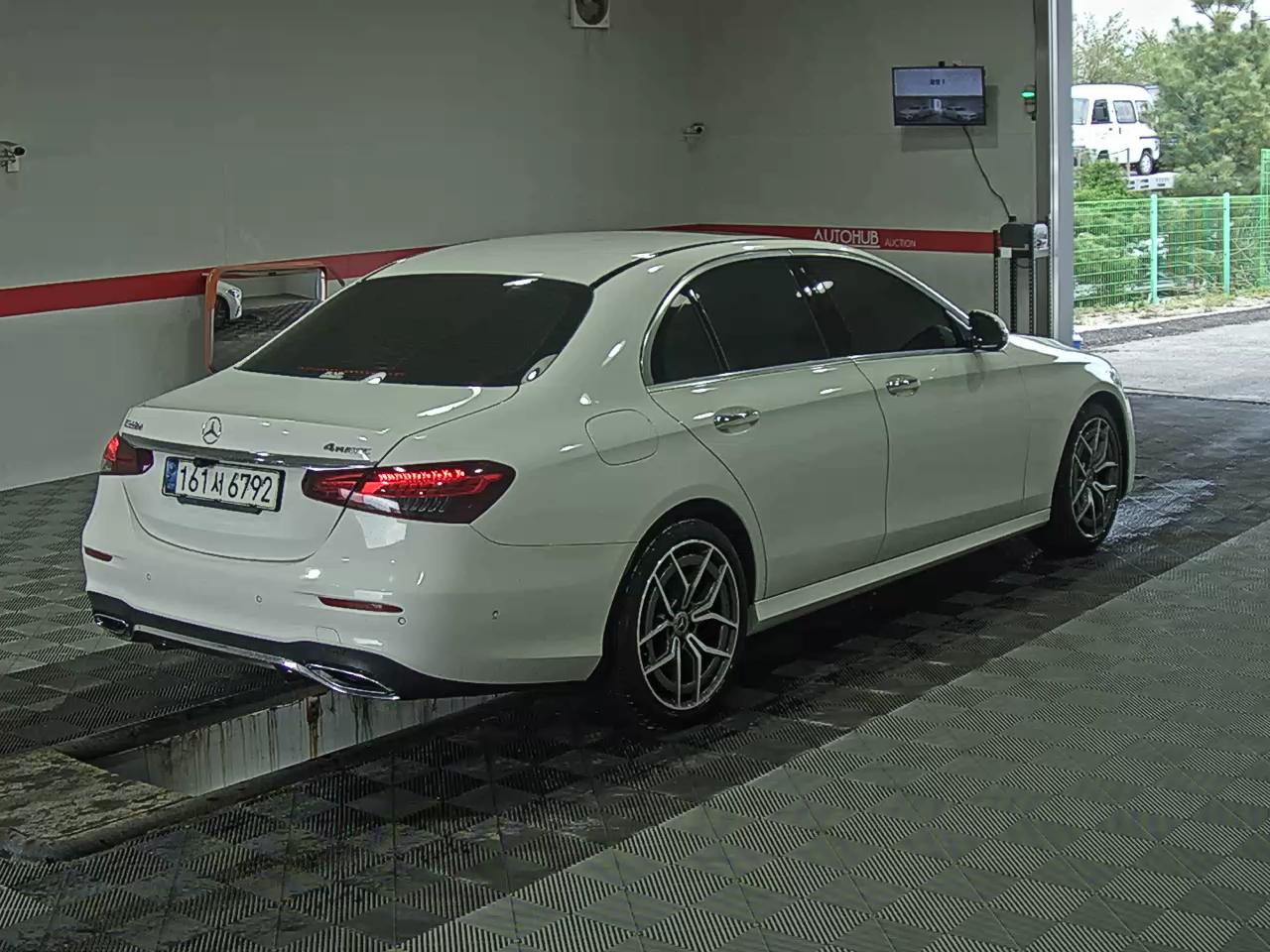 Mercedes-Benz E-Class 2021 - Image 4