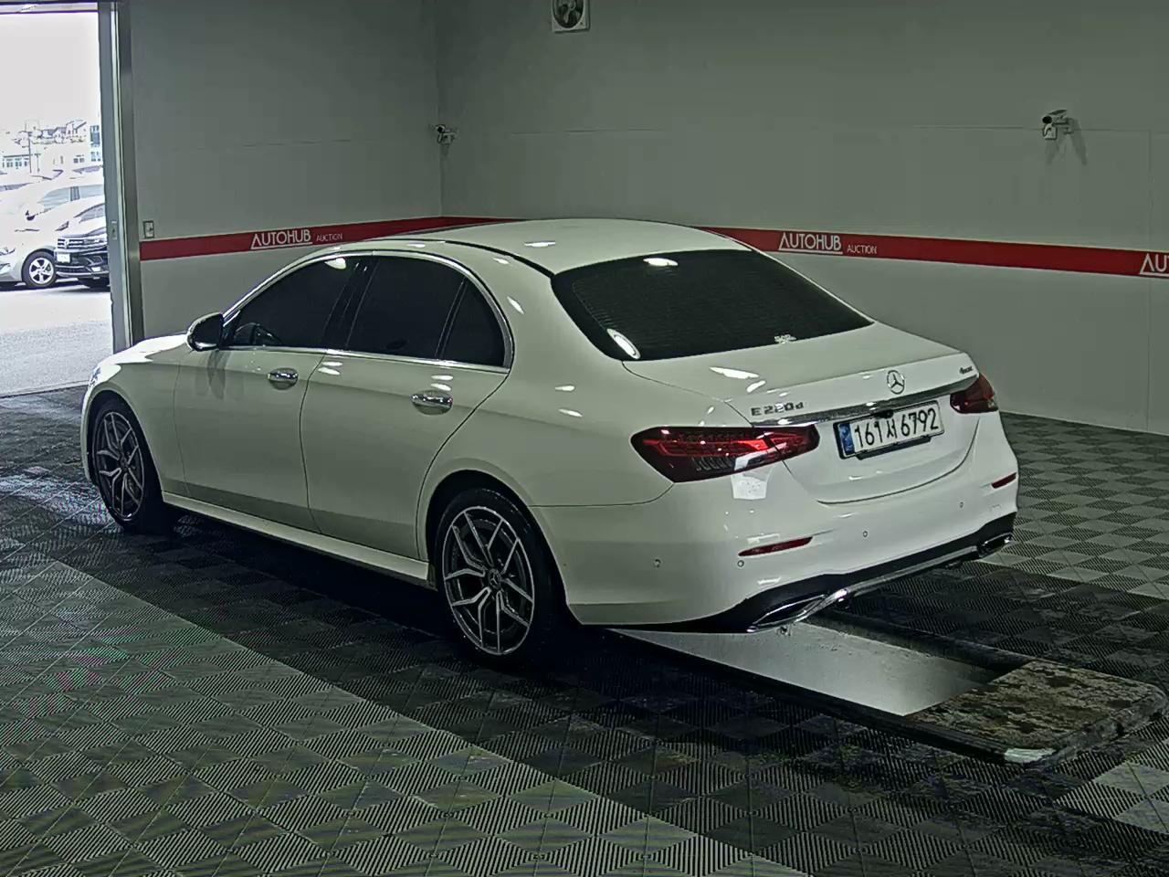 Mercedes-Benz E-Class 2021 - Image 5