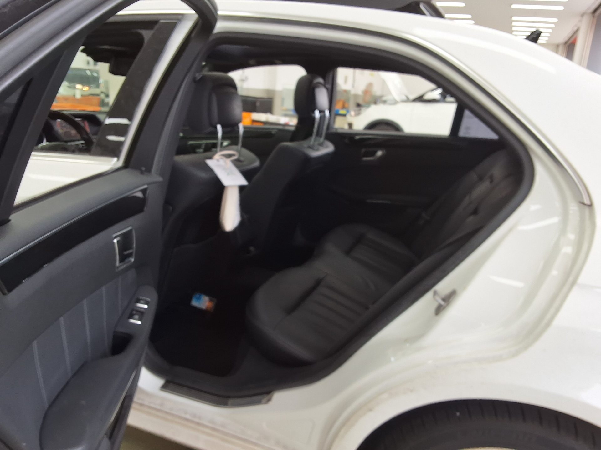 Mercedes-Benz E-Class 2016 - Image 11