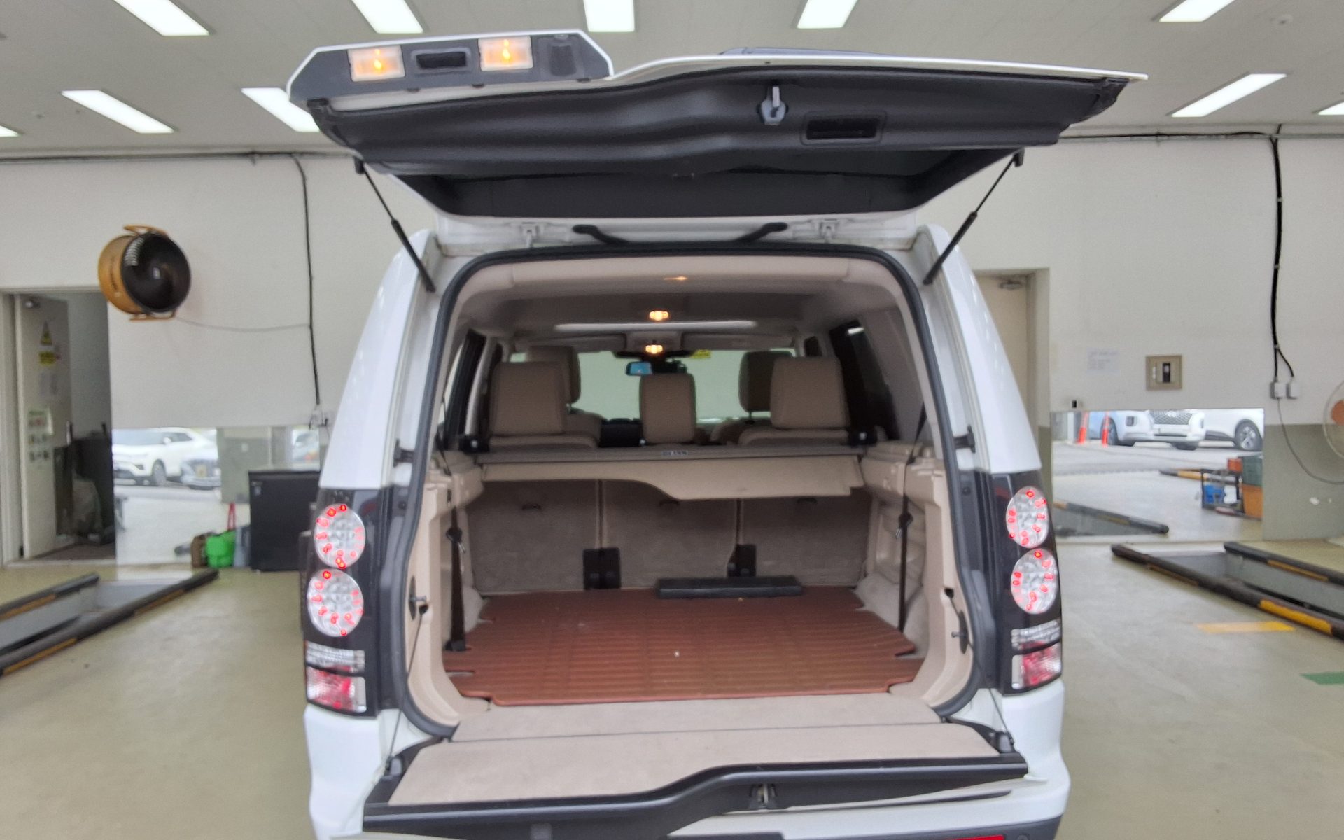 Land Rover Discovery 2015 - Image 14