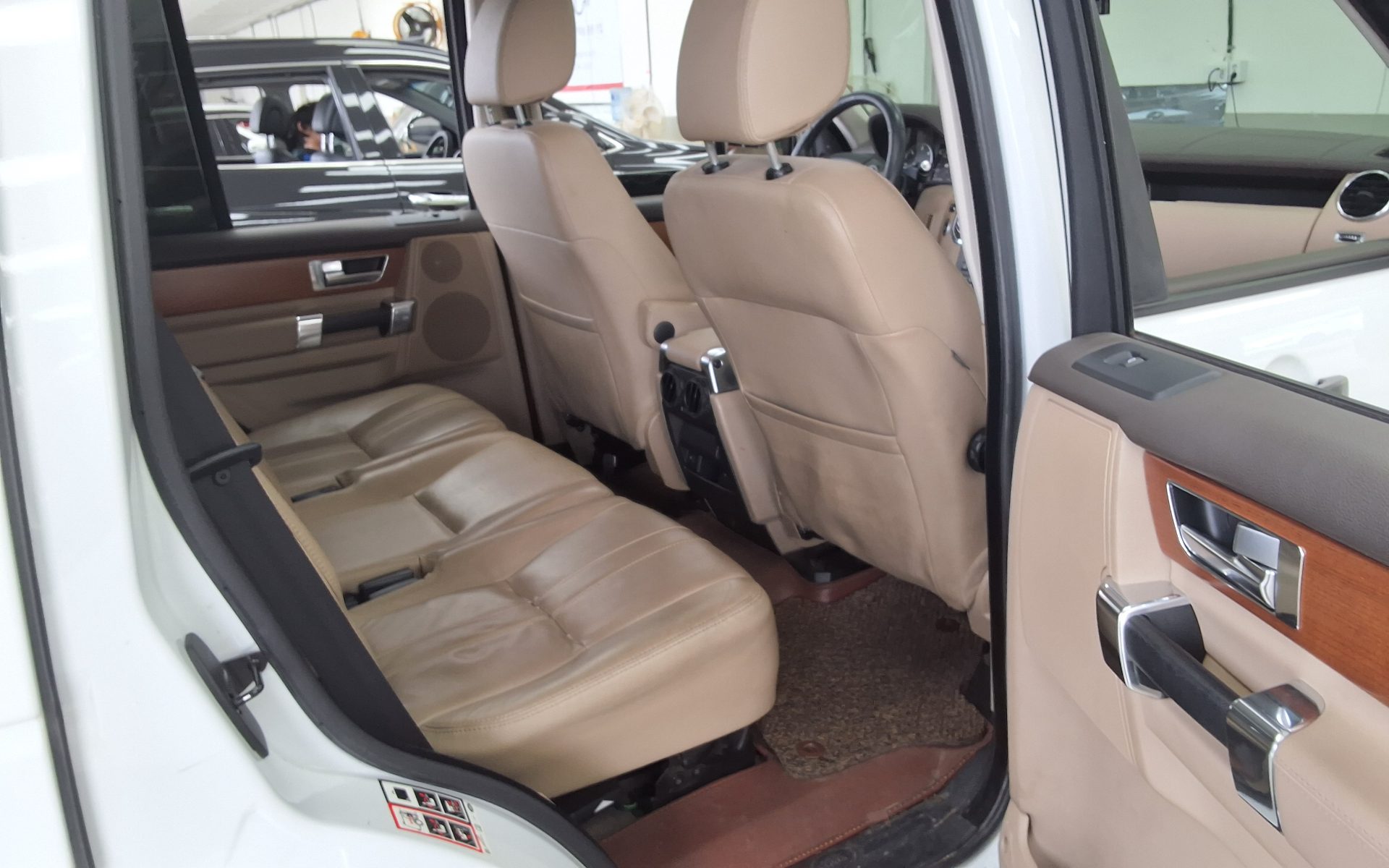 Land Rover Discovery 2015 - Image 12