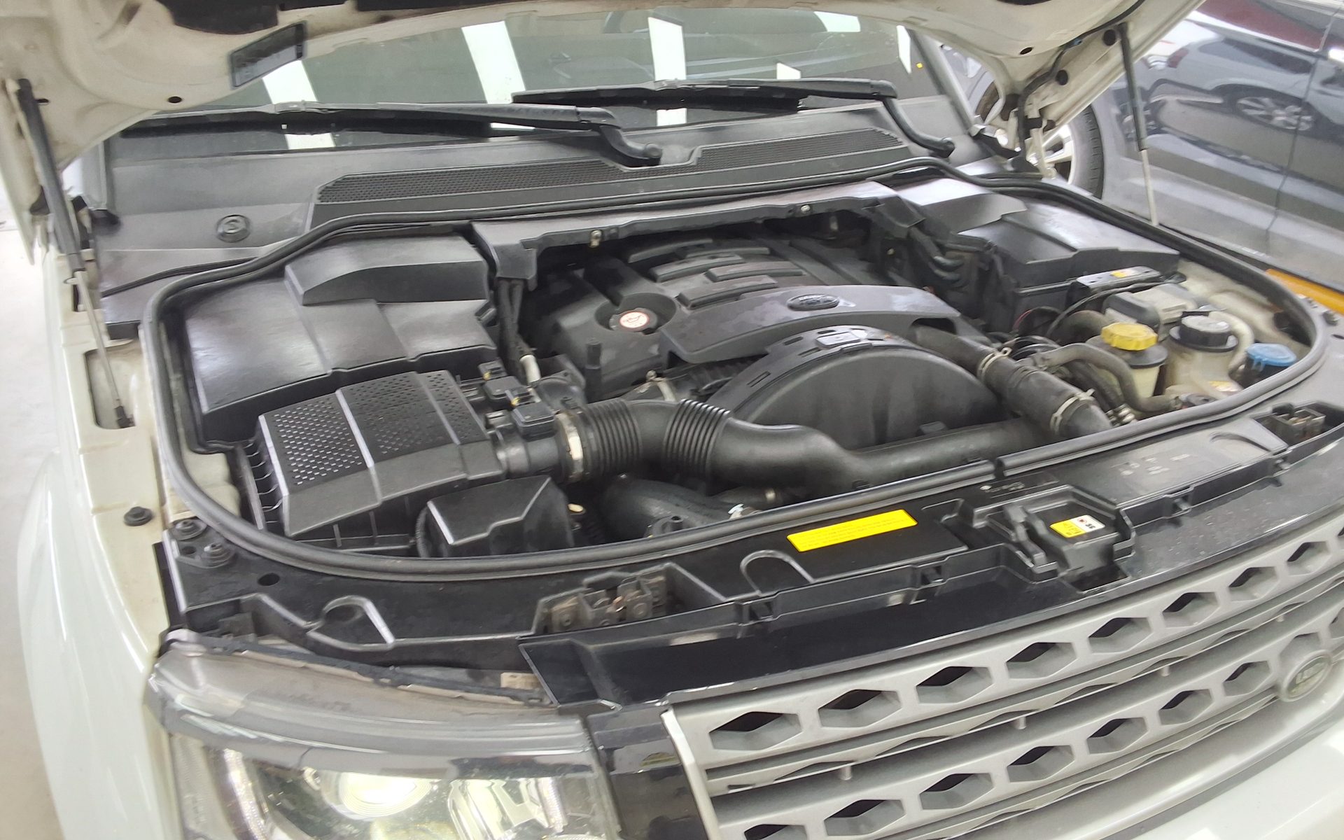 Land Rover Discovery 2015 - Image 20