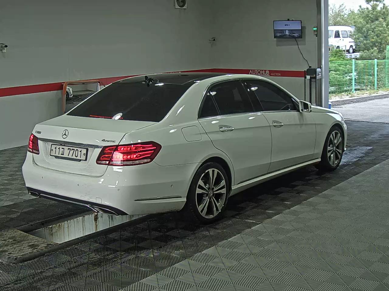 Mercedes-Benz E-Class 2016 - Image 4