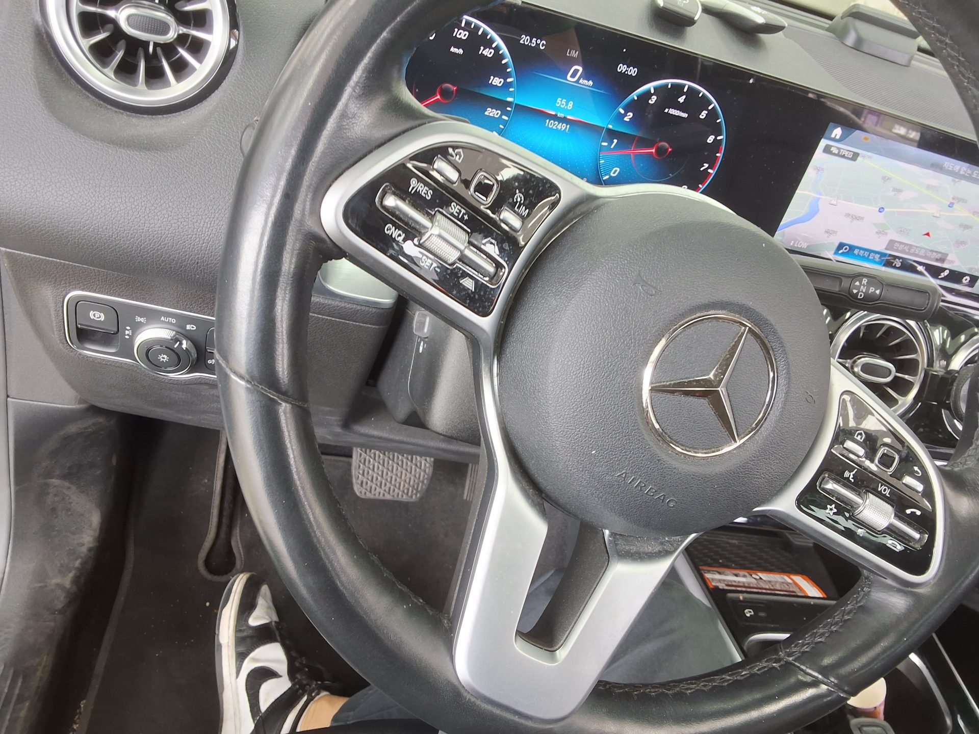 Mercedes-Benz GLB-Class 2021 - Image 21