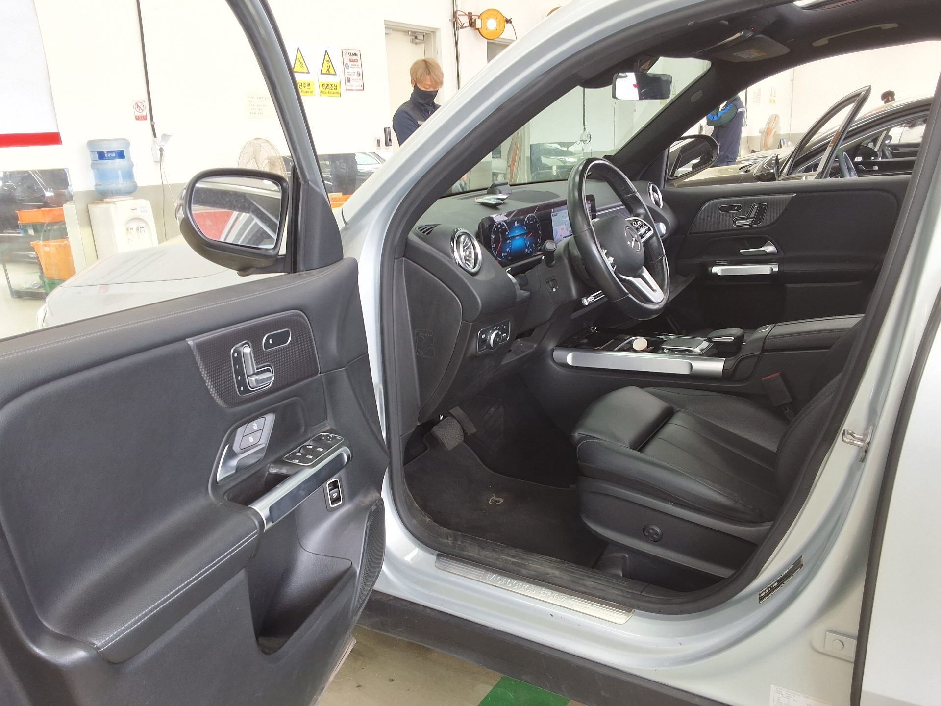 Mercedes-Benz GLB-Class 2021 - Image 9