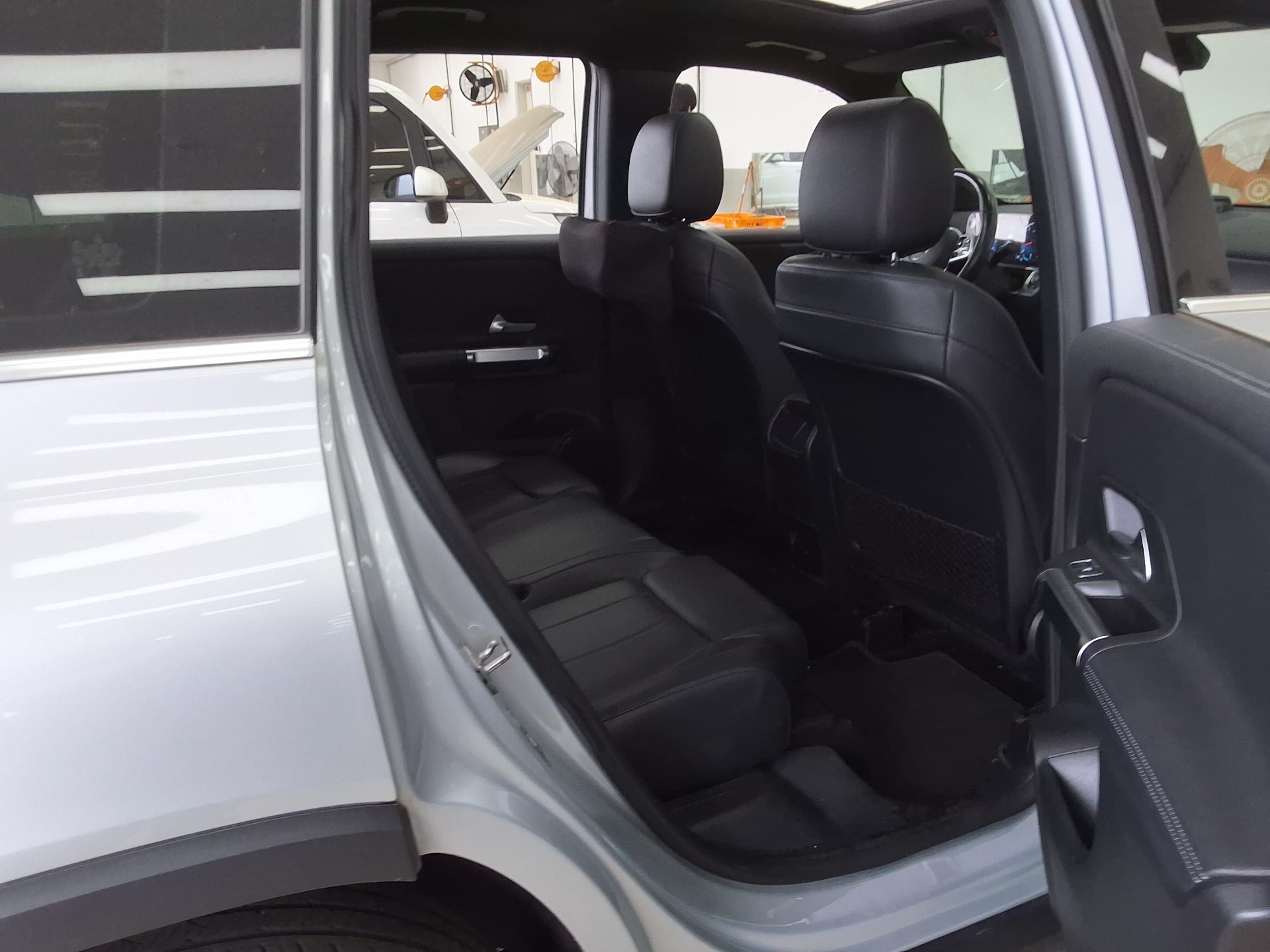 Mercedes-Benz GLB-Class 2021 - Image 12