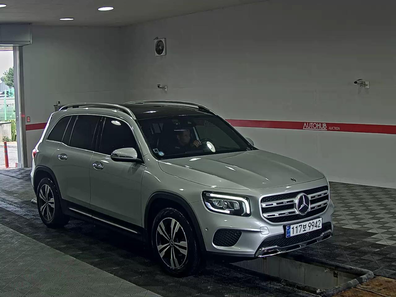Mercedes-Benz GLB-Class 2021 - Image 2