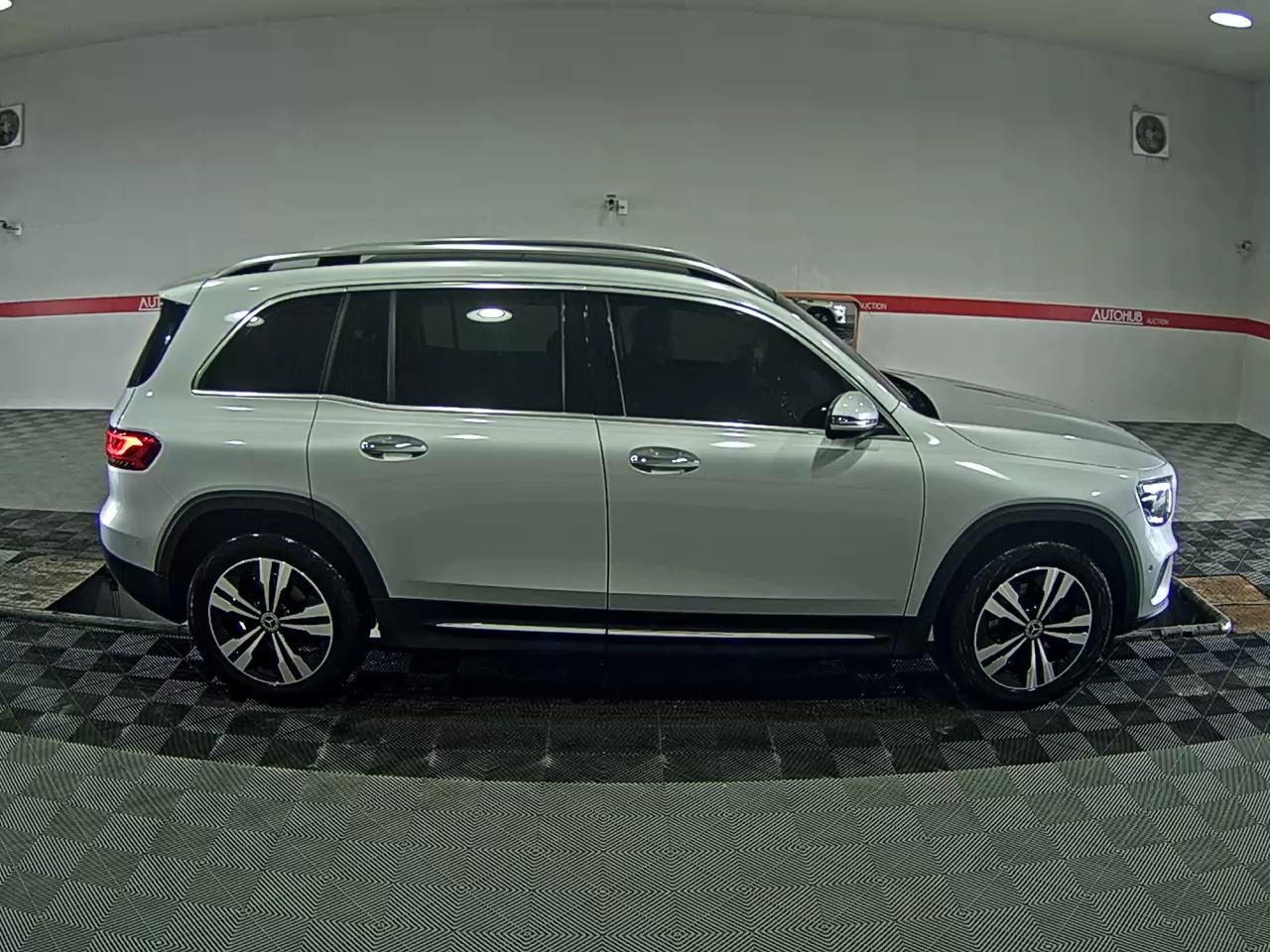 Mercedes-Benz GLB-Class 2021 - Image 3