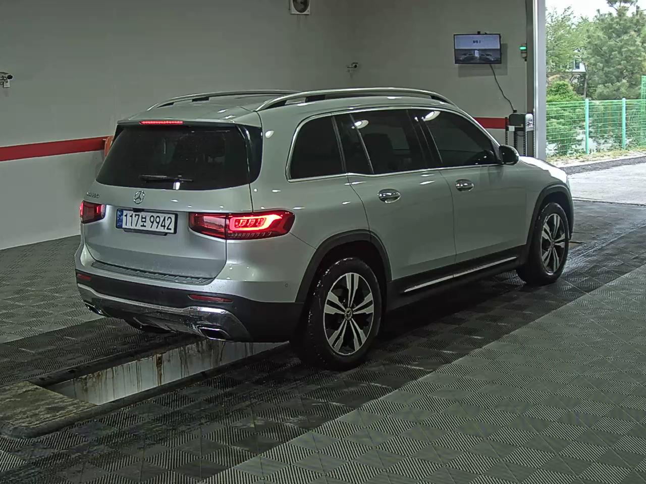 Mercedes-Benz GLB-Class 2021 - Image 4