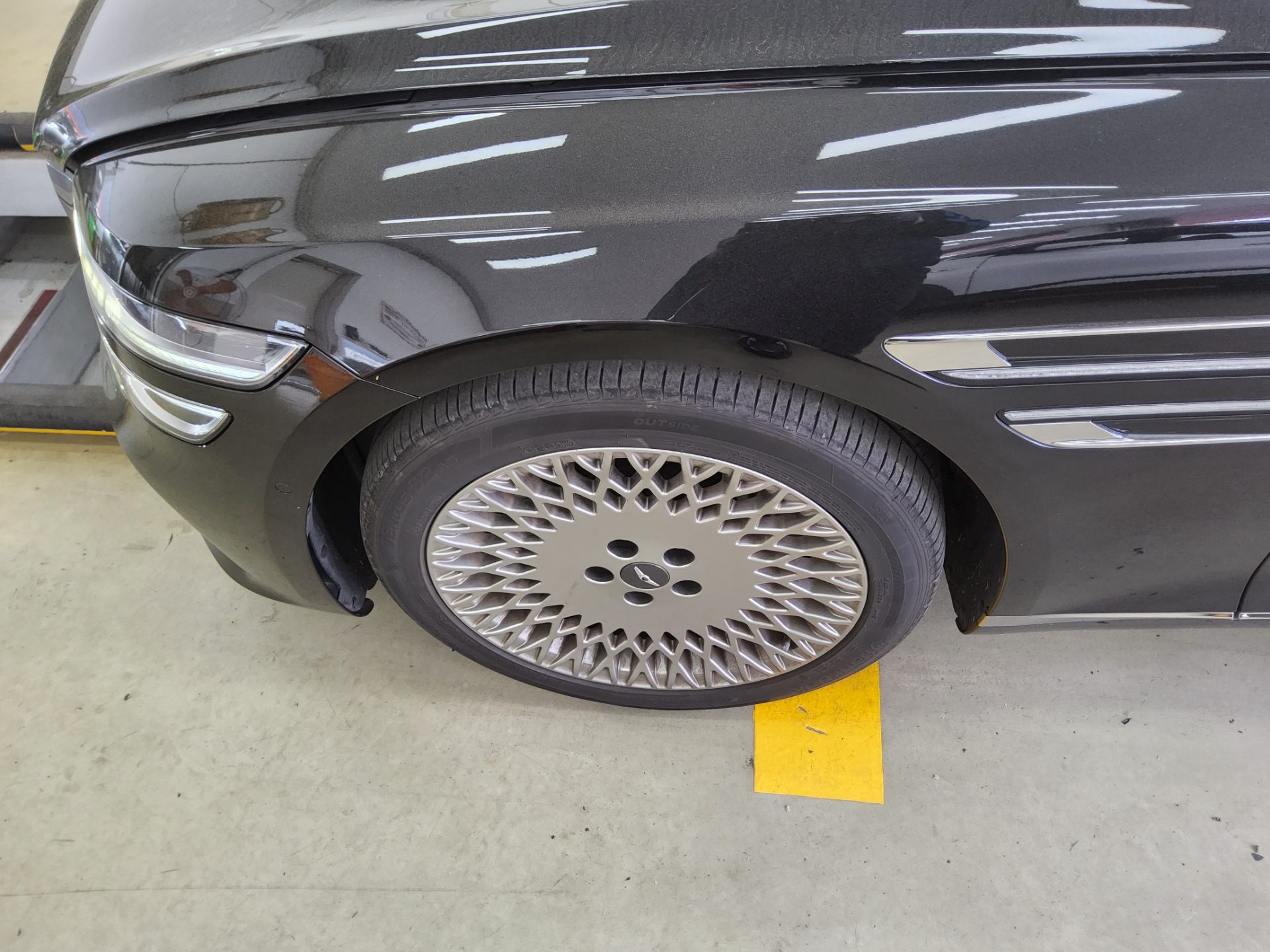 Hyundai Genesis 2022 - Image 18
