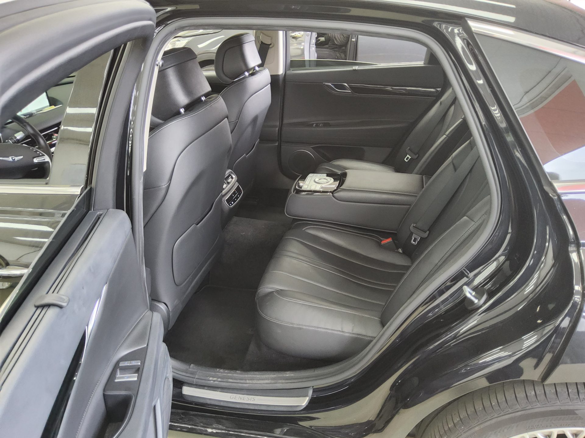 Hyundai Genesis 2022 - Image 11