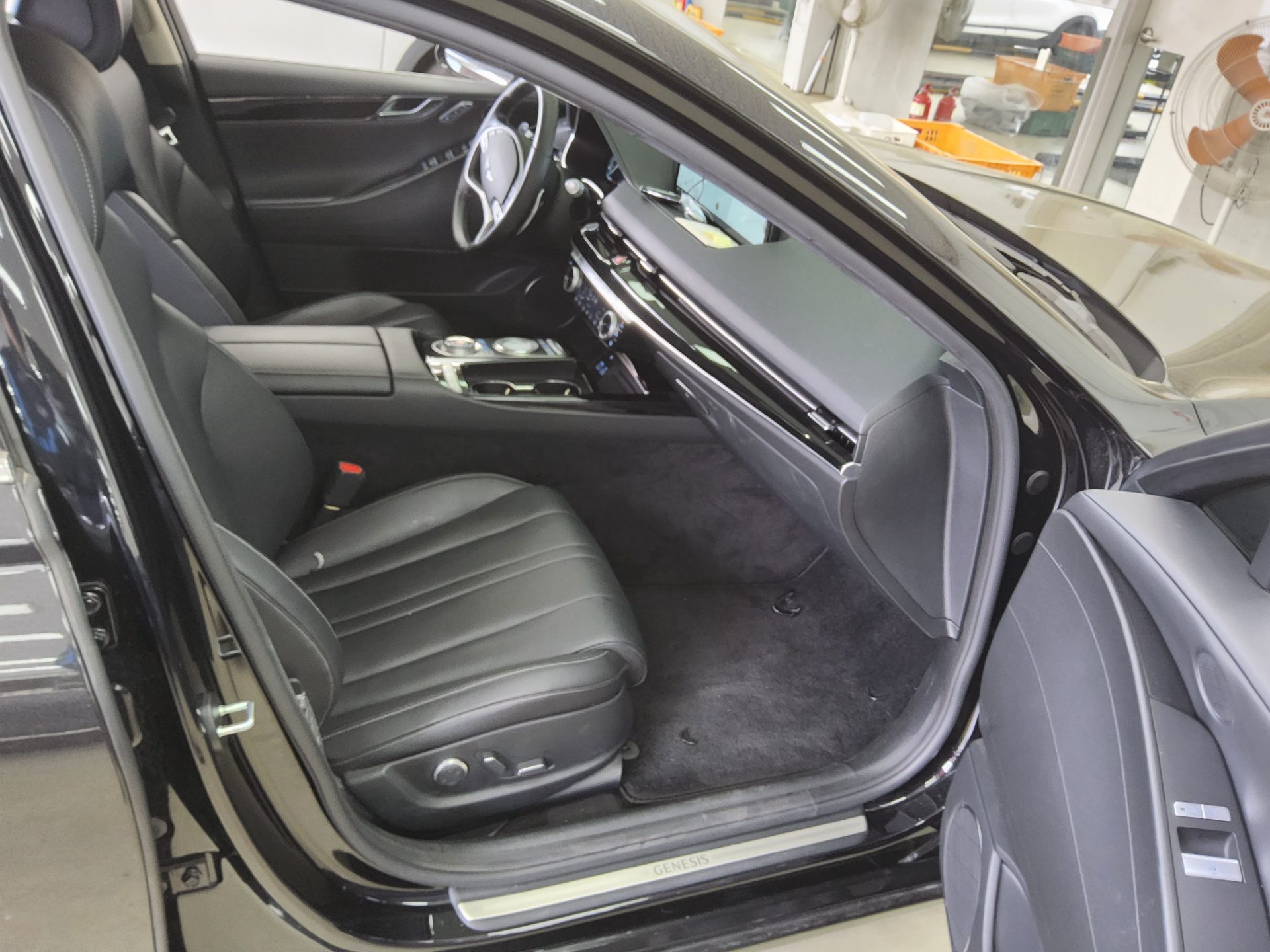 Hyundai Genesis 2022 - Image 13