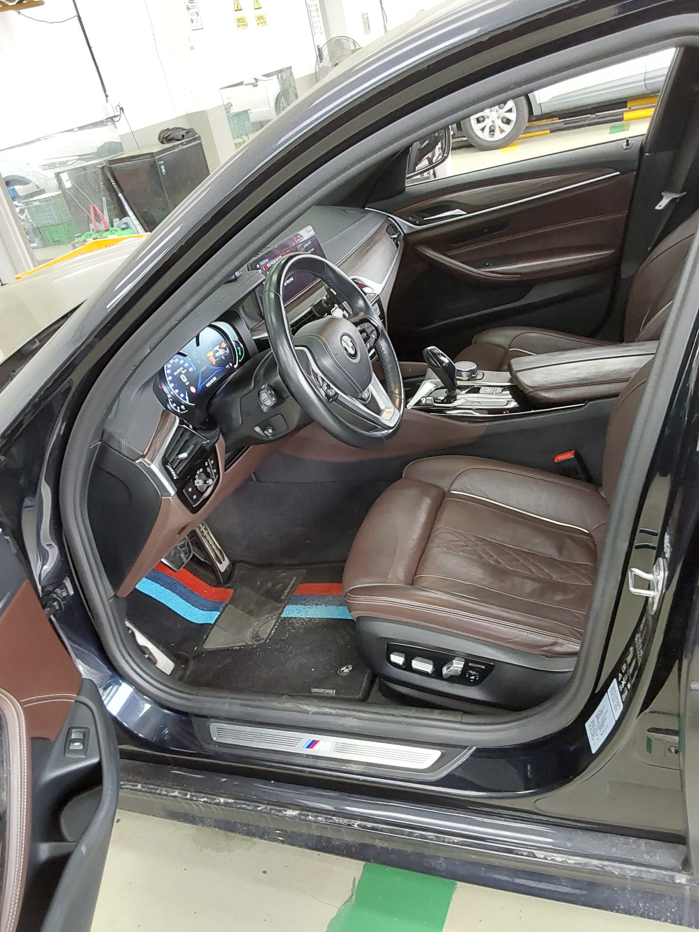 BMW 5 Series 2018 - Image 9