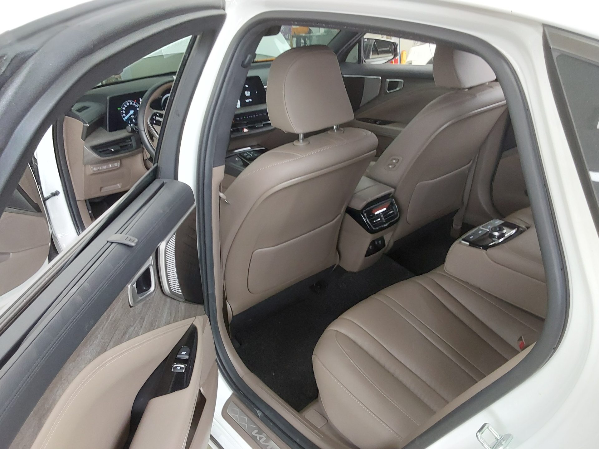 Kia K8 2023 - Image 11