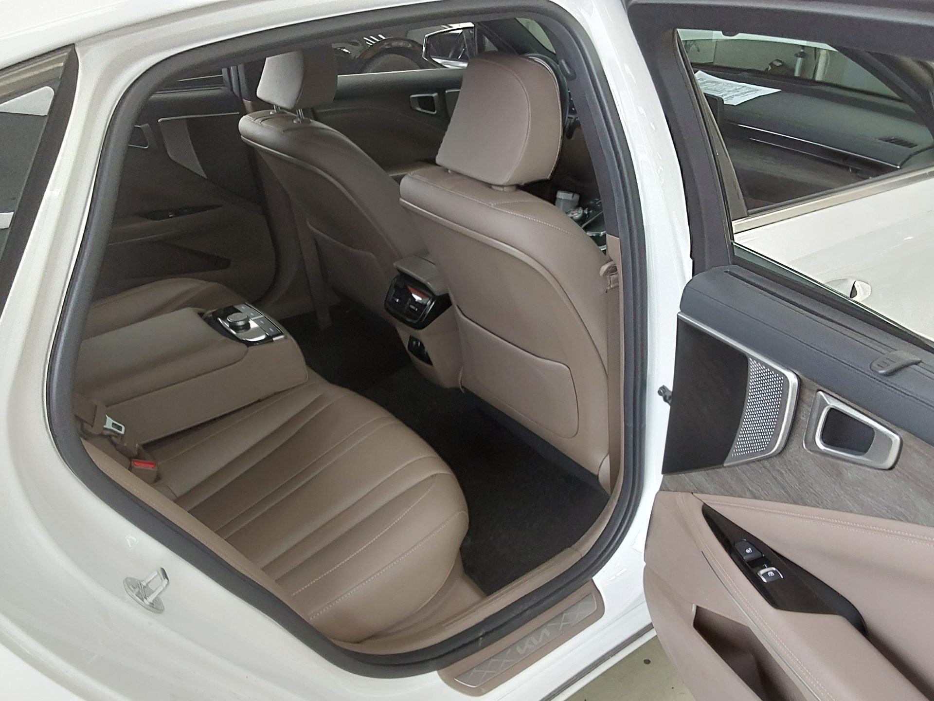 Kia K8 2023 - Image 12