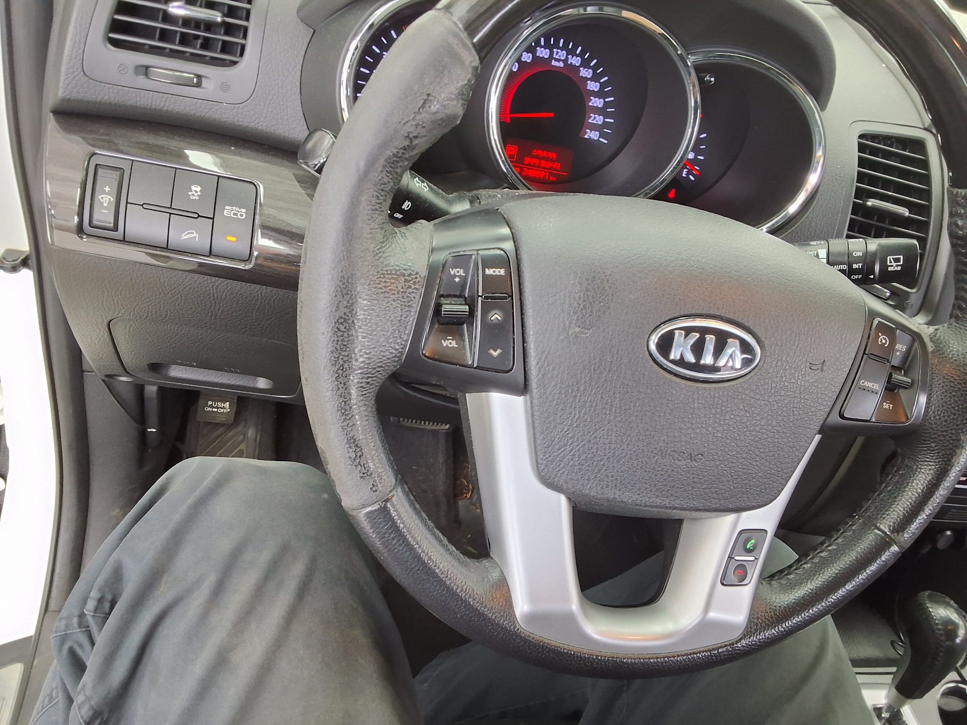 Kia Sorento 2011 - Image 21