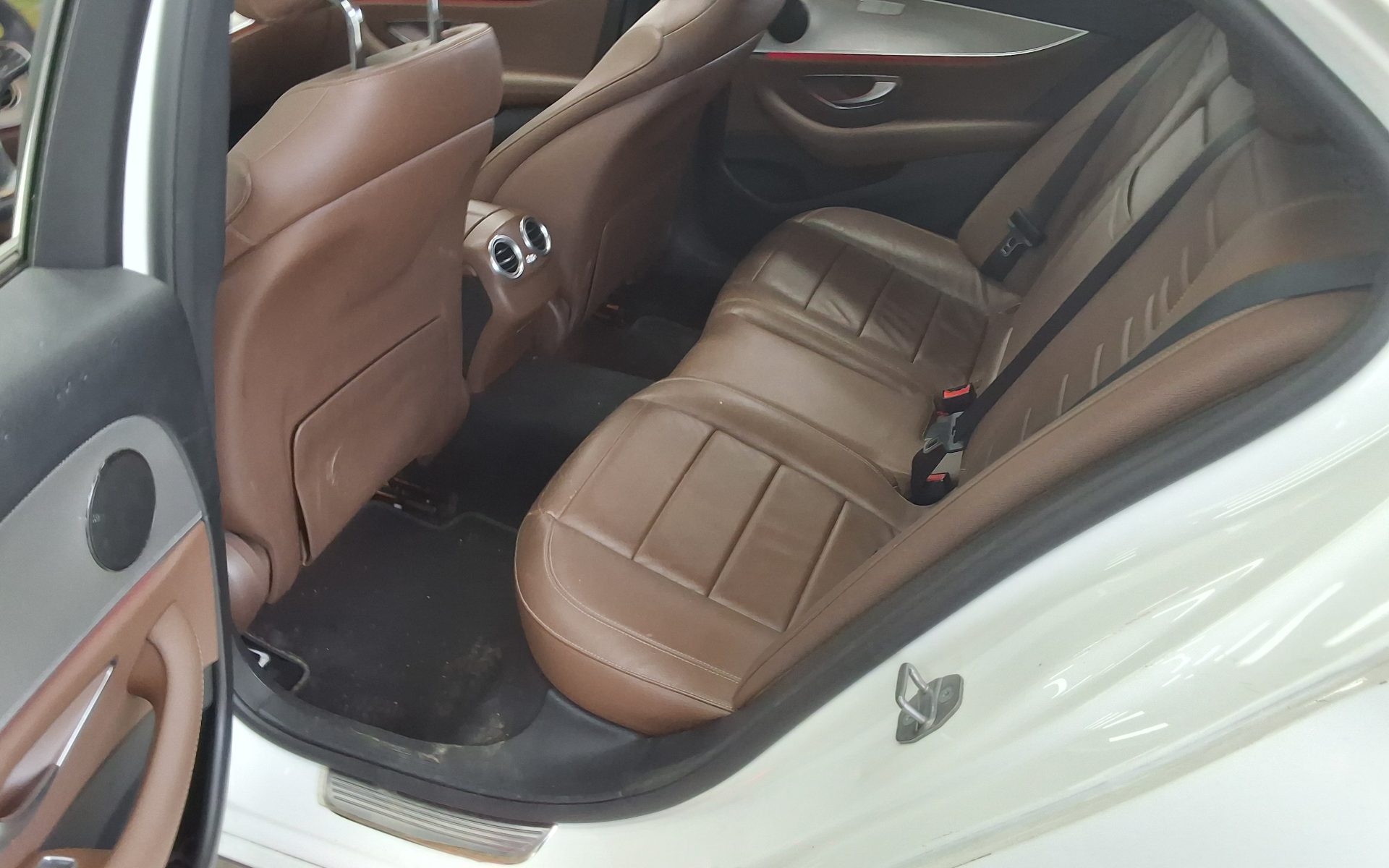Mercedes-Benz E-Class - 11