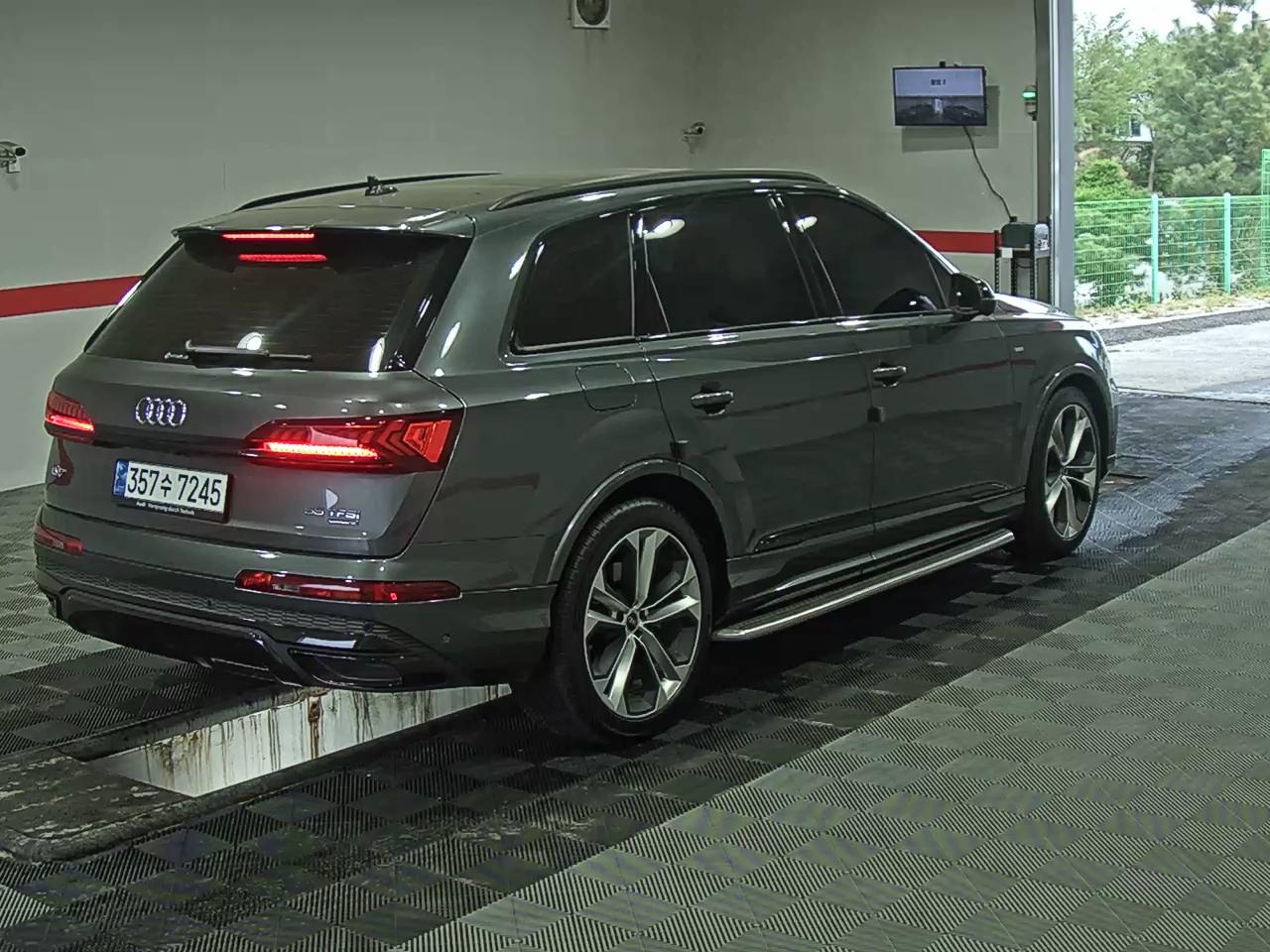 أودي Q7 2022 - صورة 4