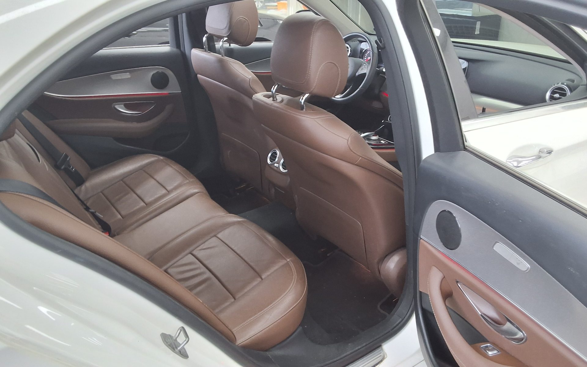 Mercedes-Benz E-Class - 12