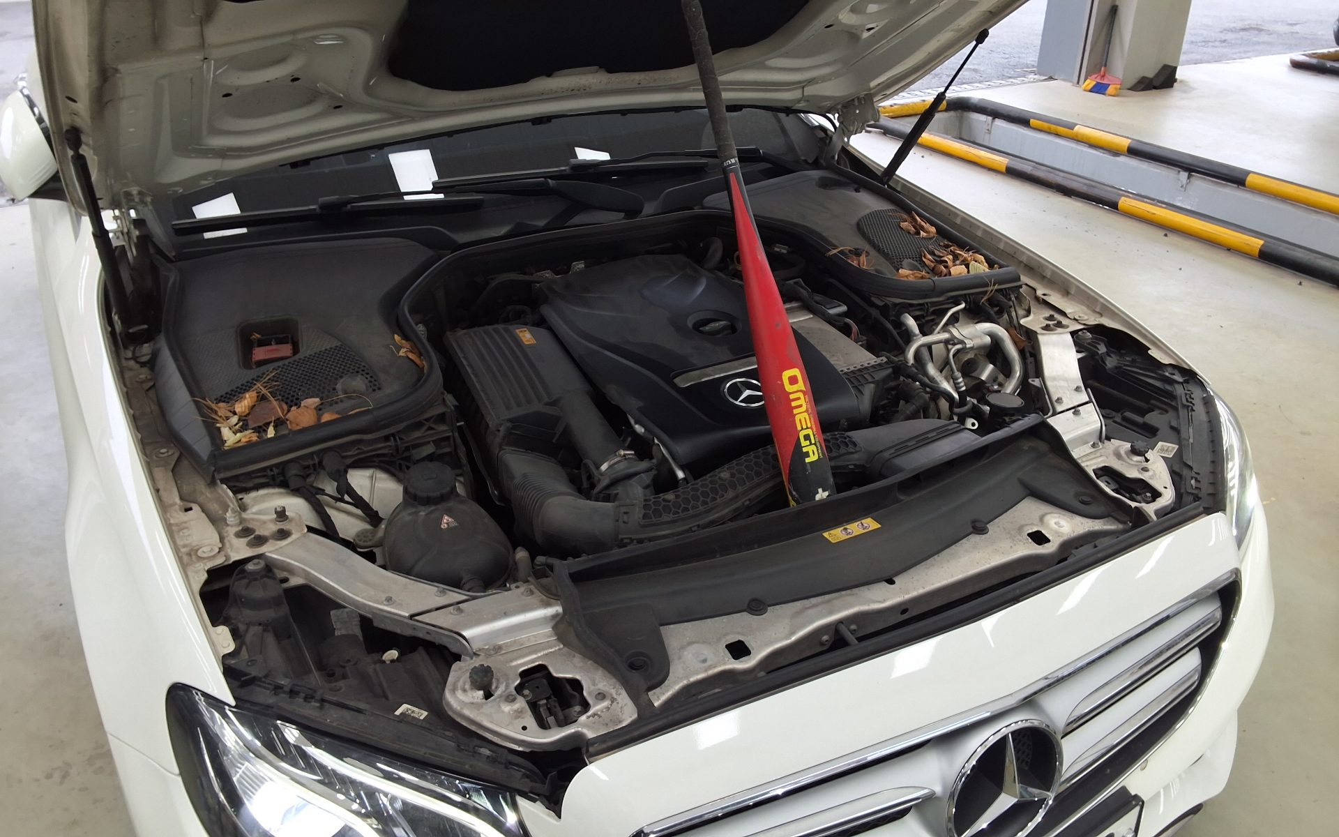 Mercedes-Benz E-Class - 20
