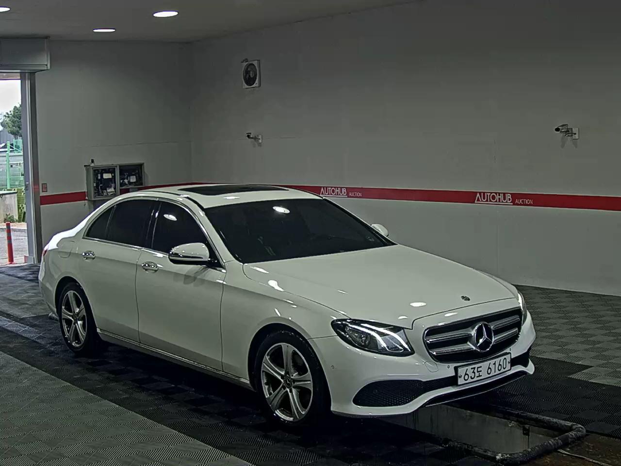 Mercedes-Benz E-Class - 2