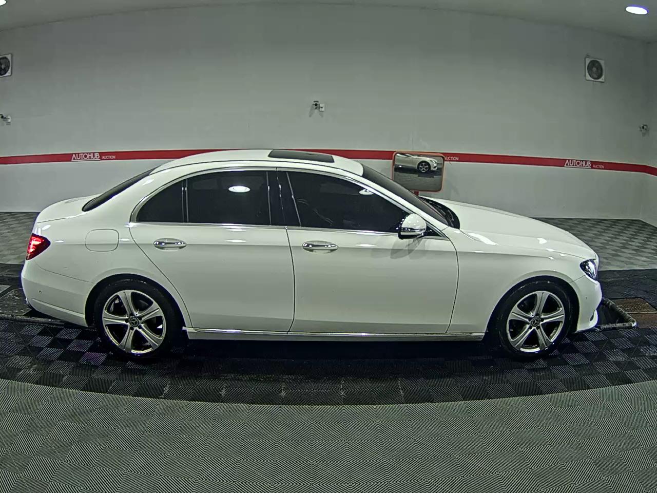 Mercedes-Benz E-Class - 3