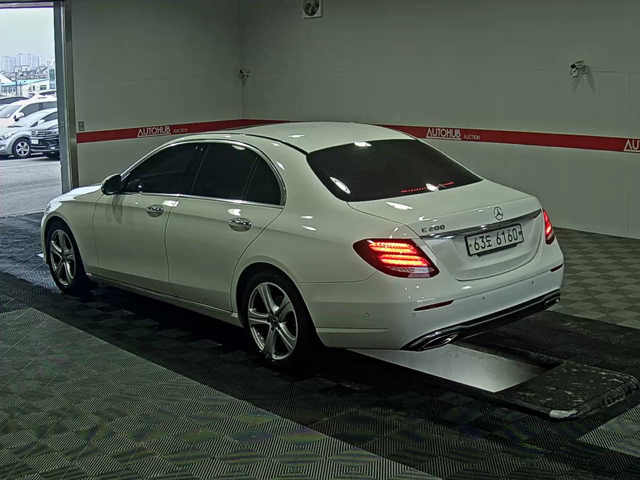 Mercedes-Benz E-Class - 5