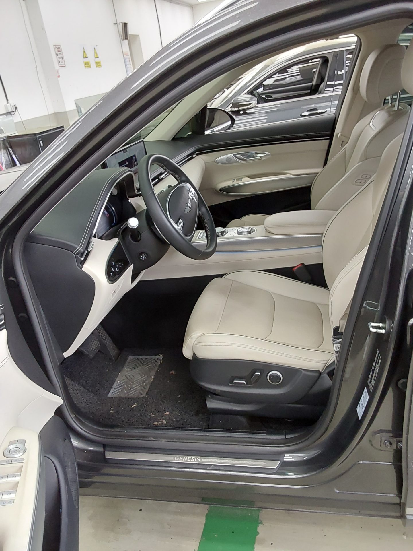 جينيسيس GV70 2023 - صورة 9