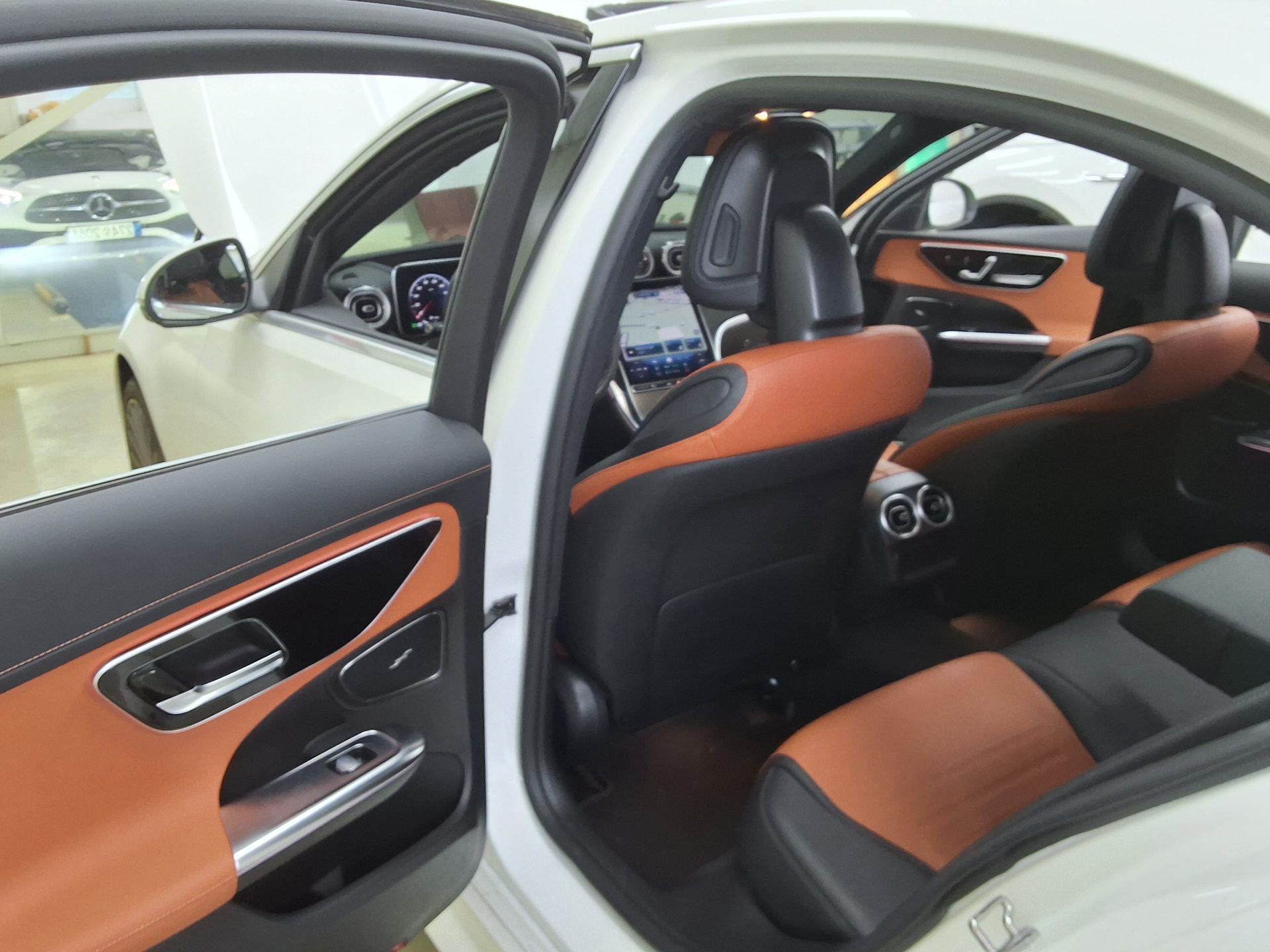 Mercedes-Benz C-Class 2022 - Image 11