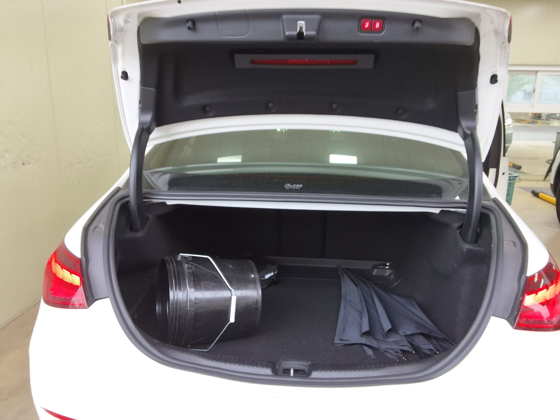 Mercedes-Benz C-Class 2022 - Image 14