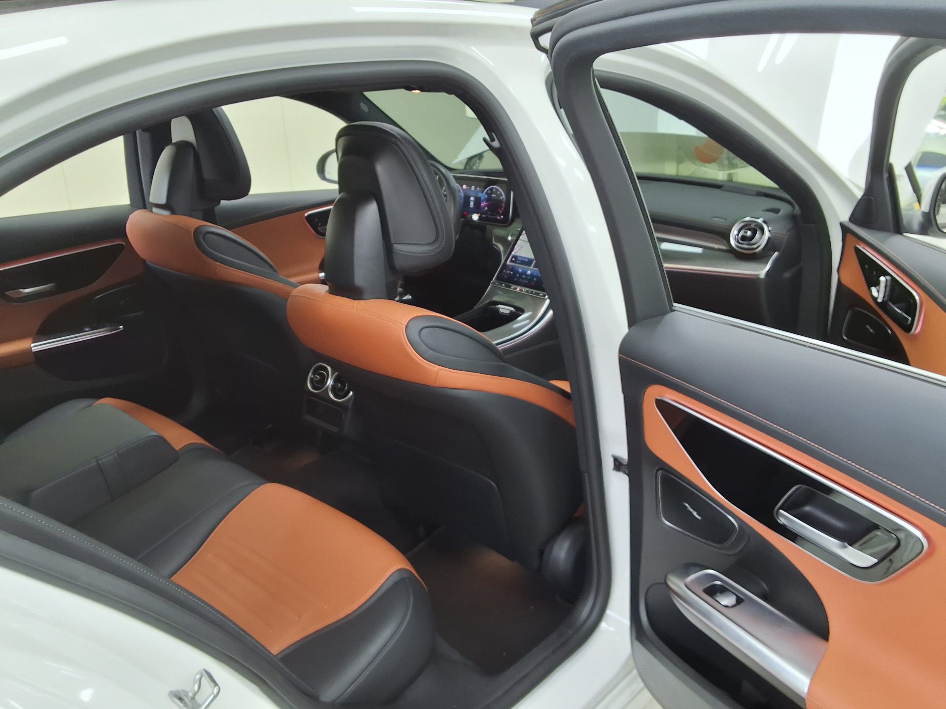 Mercedes-Benz C-Class 2022 - Image 12
