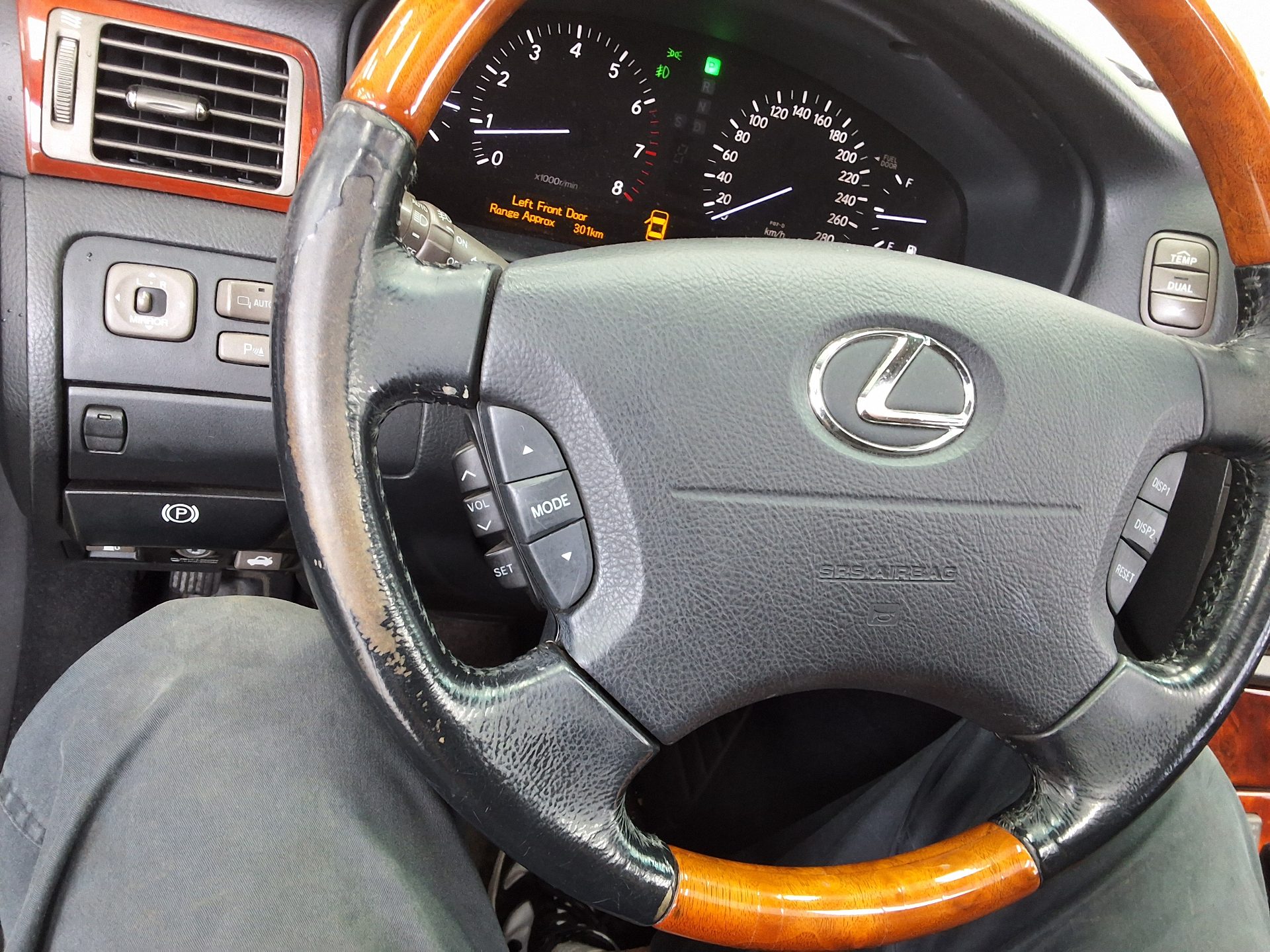 LEXUS LS - 21